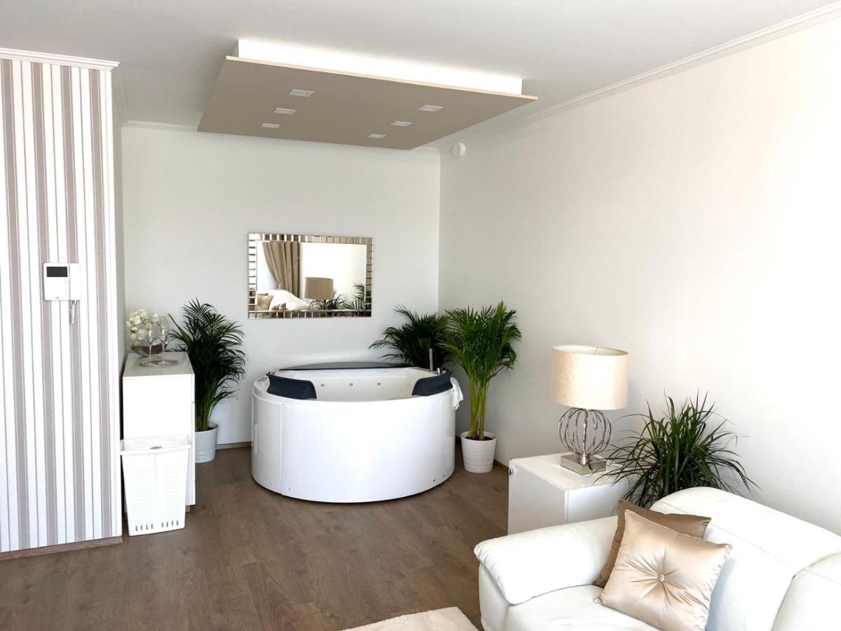 Die Oase - Luxurious Apartment Near The City Center With Free Parking บราติสลาวา ภายนอก รูปภาพ
